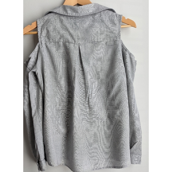 Skies are Blue Gray Cold Shoulder Button Down Top - Picture 4 of 13